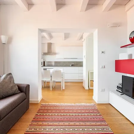 Wave's Glass Industrial Loft In Old Murano