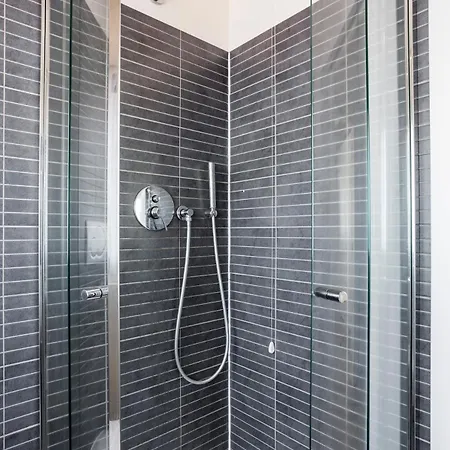 Apartment Wave's Glass Industrial Loft In Old Murano Venedig