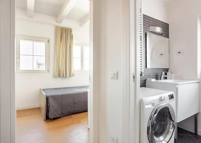 Wave's Glass Industrial Loft In Old Murano *