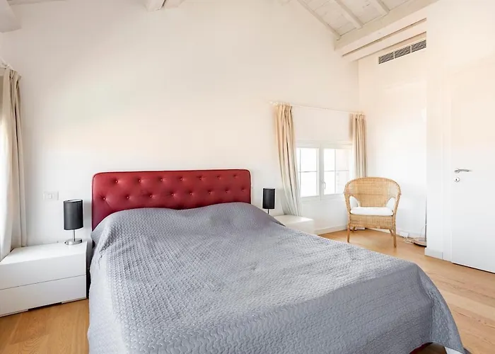 Apartment Wave's Glass Industrial Loft In Old Murano *