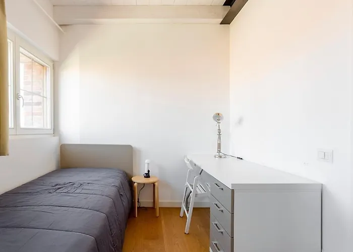 Apartment Wave's Glass Industrial Loft In Old Murano Venedig