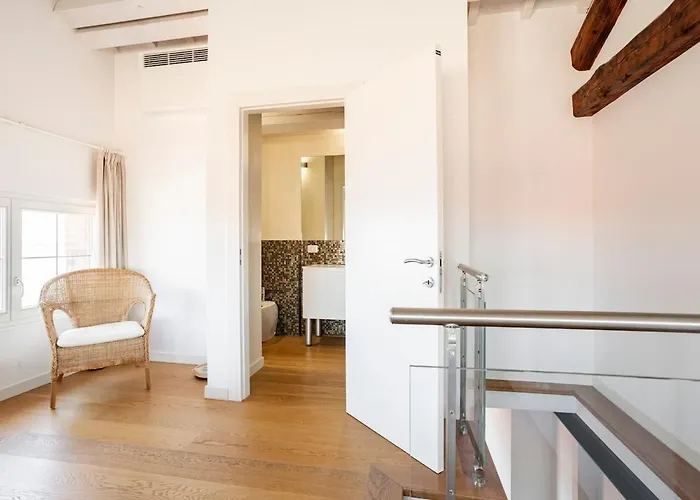 Wave's Glass Industrial Loft In Old Murano Apartment Venedig