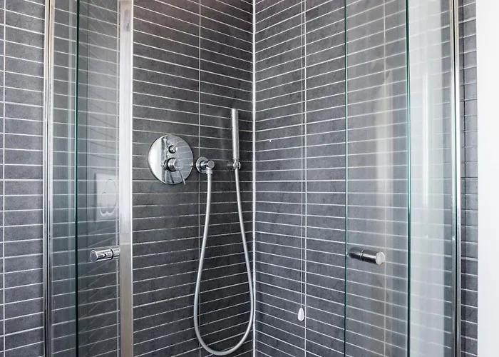 Apartment Wave's Glass Industrial Loft In Old Murano Venedig