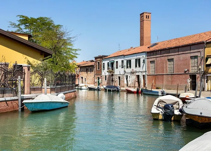 Wave's Glass Industrial Loft In Old Murano Venedig